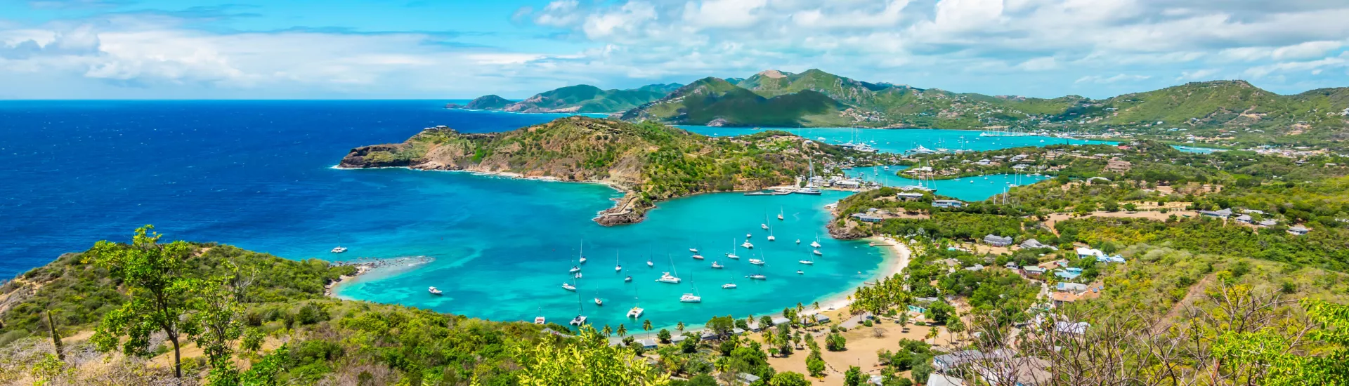 Panoramablick auf die malerische Landschaft von Shirley Heights in Antigua und Barbuda
