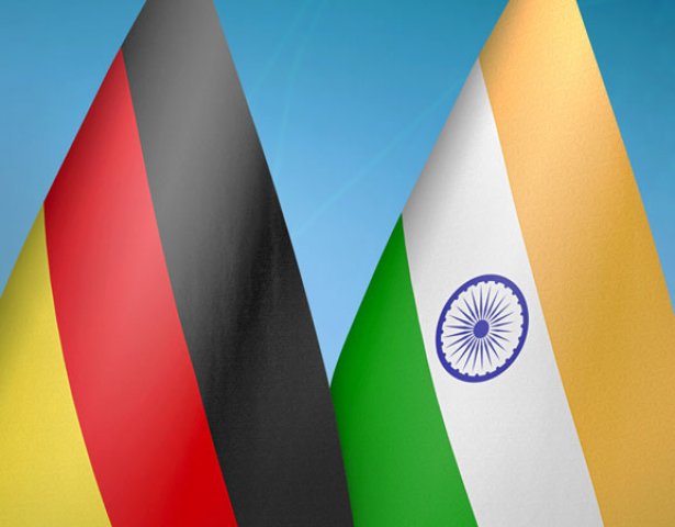 Deutsche und Indische Fahne 