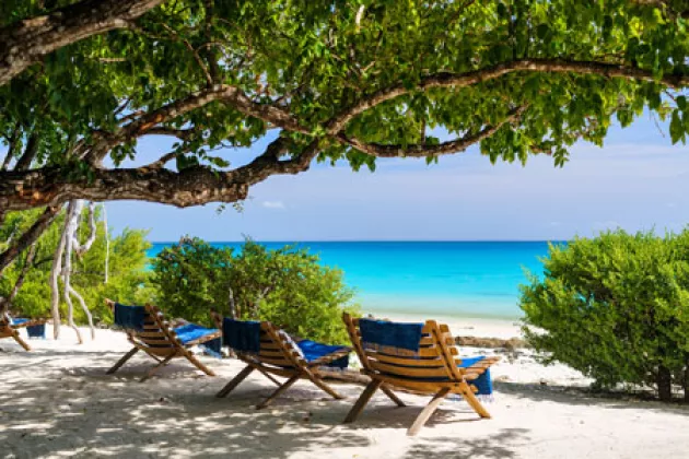 Strand mit weißem Sand