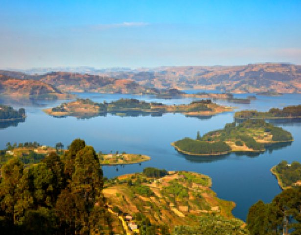 Bunyonyi-See mit kleinen Inseln, Uganda