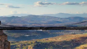 Panoramablick auf die Brücke der Stadt Konstanine