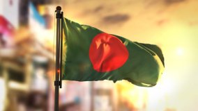 Flagge von Bangladesch weht im Wind