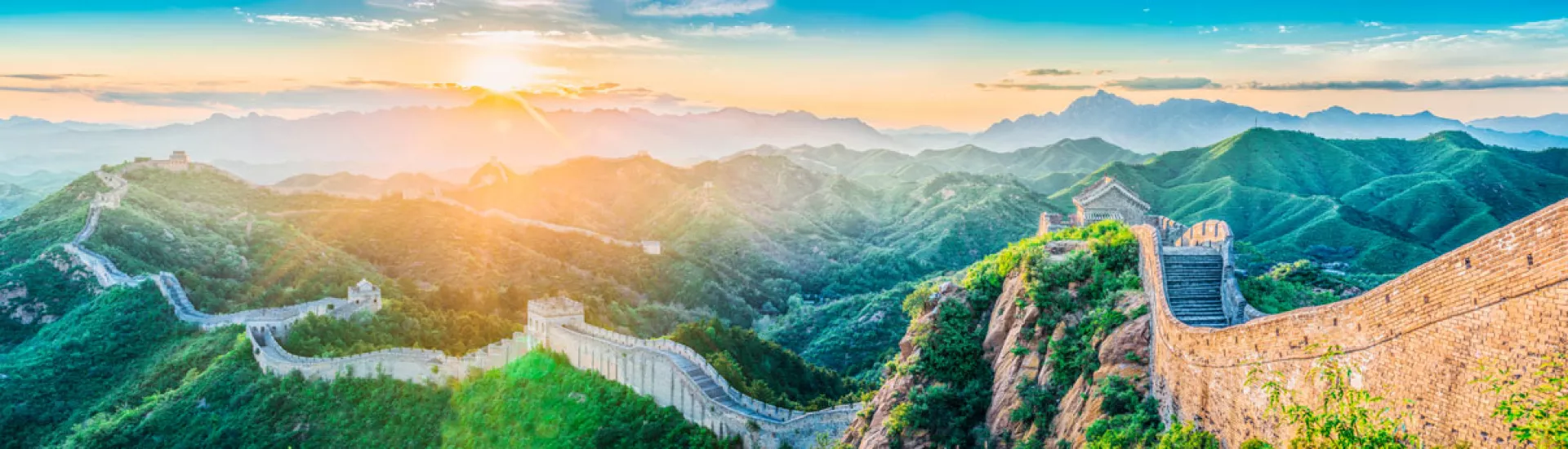 Chinesische Mauer bei Sonnenaufgang