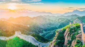 Chinesische Mauer bei Sonnenaufgang