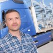 LKW-Fahrer transportiert Ware