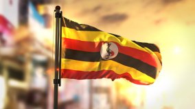Flagge von Uganda weht im Wind