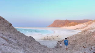 Küstenlandschaft im Jemen mit Sicherheitshinweisen für Reisende