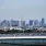 Skyline von Tokio mit Reisepass im Vordergrund