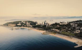 Stadtansicht von Conakry, Guinea, bei Tageslicht