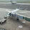 Reisende am Flughafen mit Pass für die eTA Südafrika