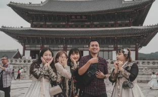 Indonesische Reisegruppe in Südkorea