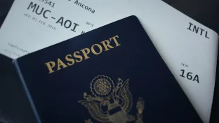 Reisepass mit Einreisestempel bei der US-Grenzkontrolle