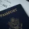 Digitale Reisedokumente und Pass am Flughafen