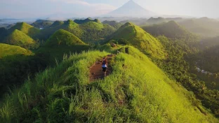 Der Vulkan Mayon auf den Philippinen mit erhöhter Aktivität
