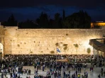 Reisepass mit Stempel als Symbol für das e-Visum Israel
