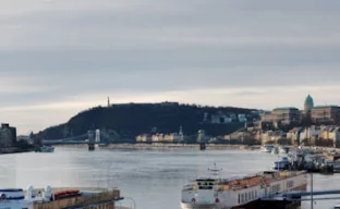 Parlamentsgebäude in Budapest an der Donau
