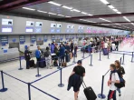 Reisender nutzt digitale Einreiseerklärung am Flughafen in Australien