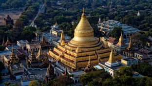 Blick auf Myanmar mit der Shwedagon-Pagode in Rangun