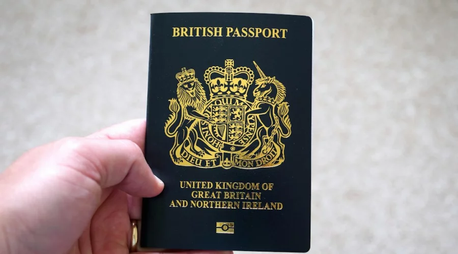 UK führt kontaktlose eGates an Flughäfen ein – ab 6. Oktober 2026