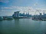 Skyline von Singapur mit Luftverschmutzung durch Haze