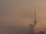 Rauchschwaden über der Skyline von Toronto durch Waldbrände