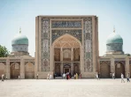 Historische Architektur in Usbekistan als Symbol für Reisen und Tourismus