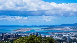 Reisedokumente und Pass für eine Reise in den Pazifik