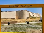 Grenzkontrolle in Kasachstan mit Reisepass und Einreisedokumenten