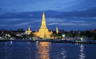 Wat Arun Tempel in Bangkok bei Nacht