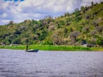 Landschaft am Malawisee mit Booten und Ufer