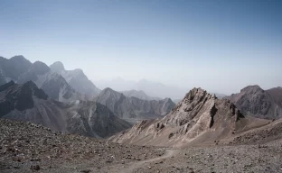 Berglandschaft in Tadschikistan mit Grenzregion zu Afghanistan