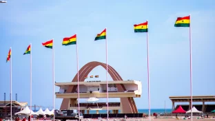 Grenzübergang in Ghana mit Reisepasskontrolle für das E-Visum