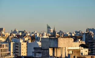 Skyline von Montevideo, Uruguay bei Tageslicht