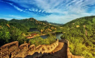 Panoramablick auf die Chinesische Mauer, China