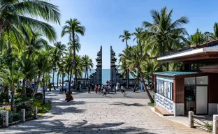 Landschaft des großen und kleinen touristischen Dongtian-Gebiets, Sanya, Hainan, China