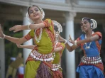 Indische Mädchen tanzen