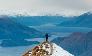 Wanderer auf dem Aussichtspunkt des Roy