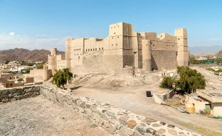 Bahla Fort am Fuße des Djebel Akhdar im Sultanat Oman.