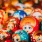 Bunte russische Matroschka-Puppen auf dem Markt.