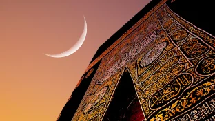 Kaaba, Ramadan-Halbmond geht auf