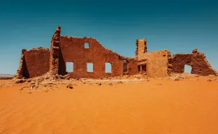 Antikes Haus in der Wüste von Qiddiya, Königreich Saudi-Arabien