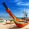 Altes traditionelles Fischerboot, gestrandet an einem Palm Beach