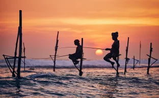 Traditionelles Stelzenfischen in Sri Lanka