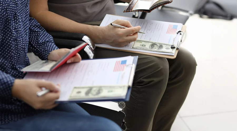 Die USA setzen die Bearbeitung von Visa für Russland und 74 weitere Länder aus